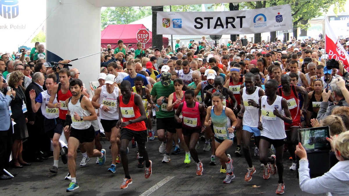 Już jutro odbędzie się 34. edycja wrocławskiego maratonu. W tym roku ulicami miasta pobiegnie ponad pięć tysięcy osób. W trakcie zawodów, przez kilka godzin wiele linii tramwajowych i autobusowych pojedzie inaczej niż zwykle. Z utrudnieniami muszą liczyć się także kierowcy.