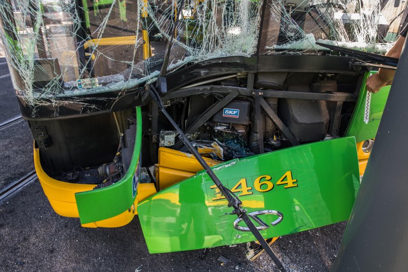 Kolejny wypadek miejskiego autobusu na rondzie Kaponiera