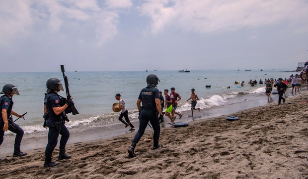 Migranti pokušavaju da pređu iz Maroka u špansku enklavu Seutu 30. jula