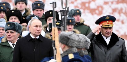 Putin peroruje o dumie z bohaterów. Tymczasem jego ludzie podjęli szokujące kroki