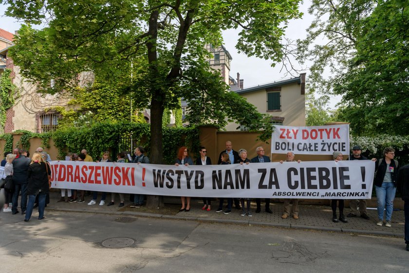 Byli uczniowie przeciwko arcybiskupowi