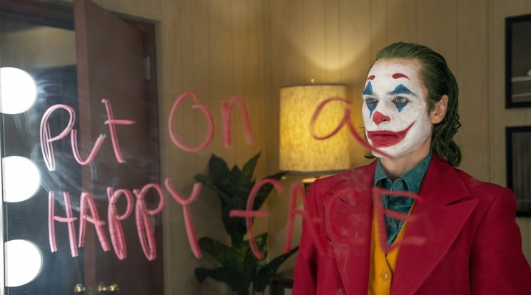 Kezdődik: a Joaquin Phoenix által alakított Joker igazi alvilági figura, aki mentális problémái miatt jut el a gödör aljára / Fotó: HBO