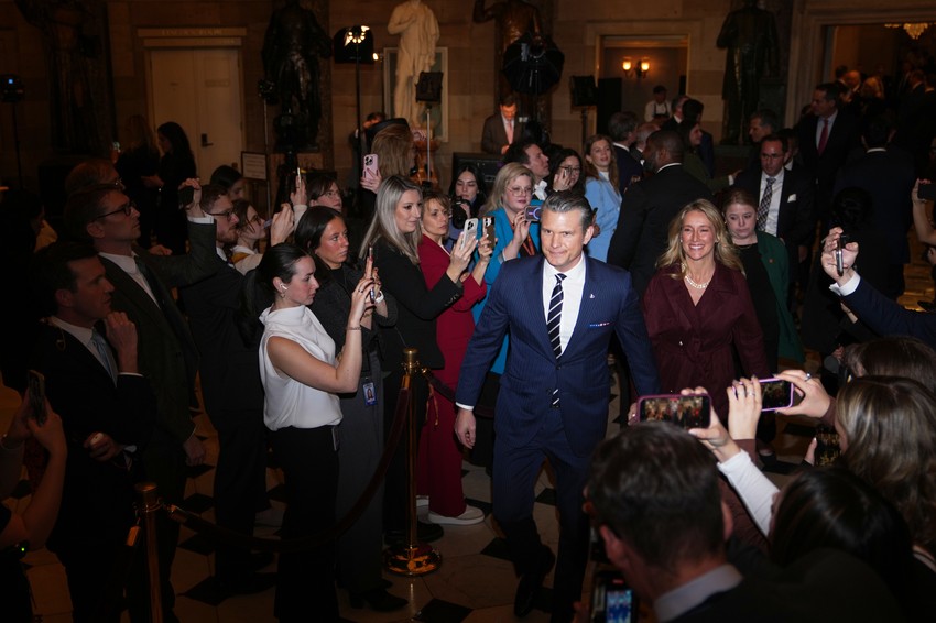 Pit Hegset sa suprugom Dženifer u Kongresu 24. februara, uoči govora Donalda Trampa o stanju nacije