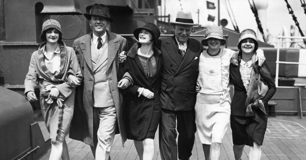 25 photos that show how different traveling was 100 years ago