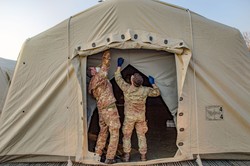 Trzęsienie ziemi w Turcji: 52 wojskowych medyków poleci w środę by pomagać rannym