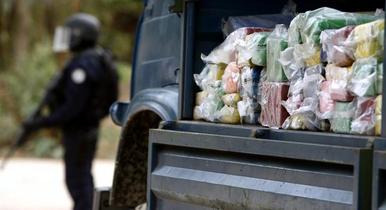 DEUX ÉTUDIANTS MAROCAINS ET UN COMMERÇANT SÉNÉGALAIS ARRÊTÉS POUR TRAFIC DE DROGUE