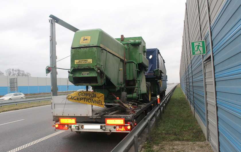 tir staranował punkt poboru opłat