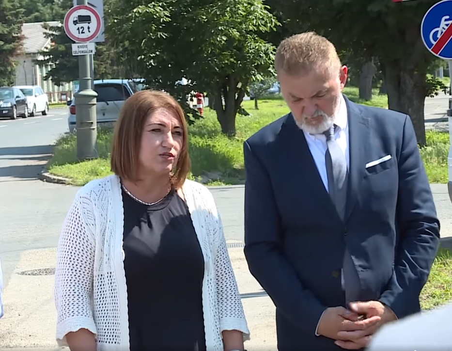 Koncz Ferenc és a balesetet okozó Bús Zita jól ismerték egymást, nem sokkal a tragédia előtt együtt adtak át egy utat egy közeli településen.