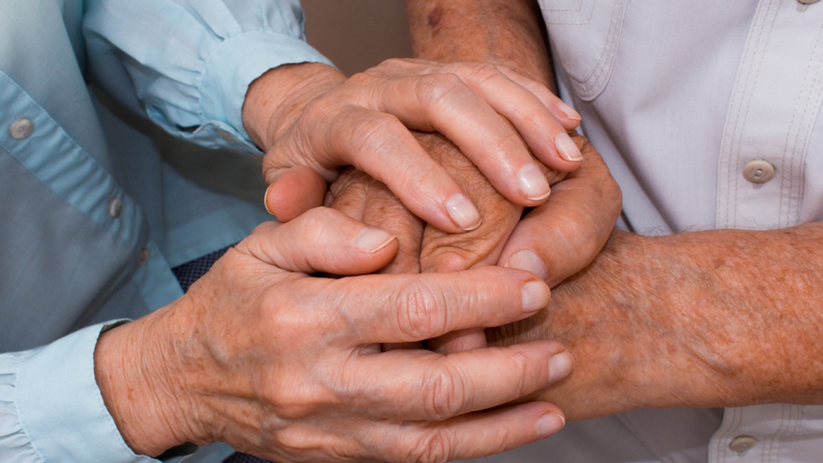 Są małżeństwem od 73 lat. Para seniorów wita się po rozłące