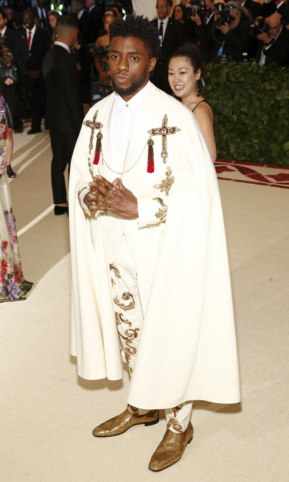 Chadwick Boseman w Versace