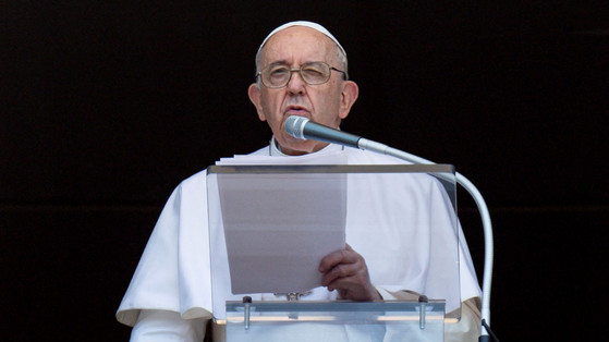 Papież modlił się za ofiary wypadku polskiego autokaru. 
