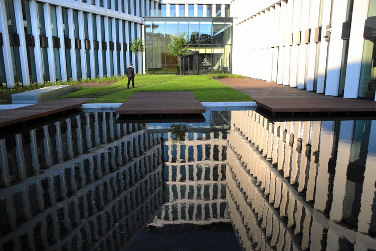 Pierwszy etap projektu to dwa budynki, w których znajdą się biura, hotel oraz restauracja.