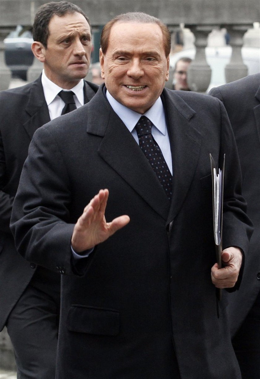 Berlusconi utrzymuje 42 kobiety! Jak to?