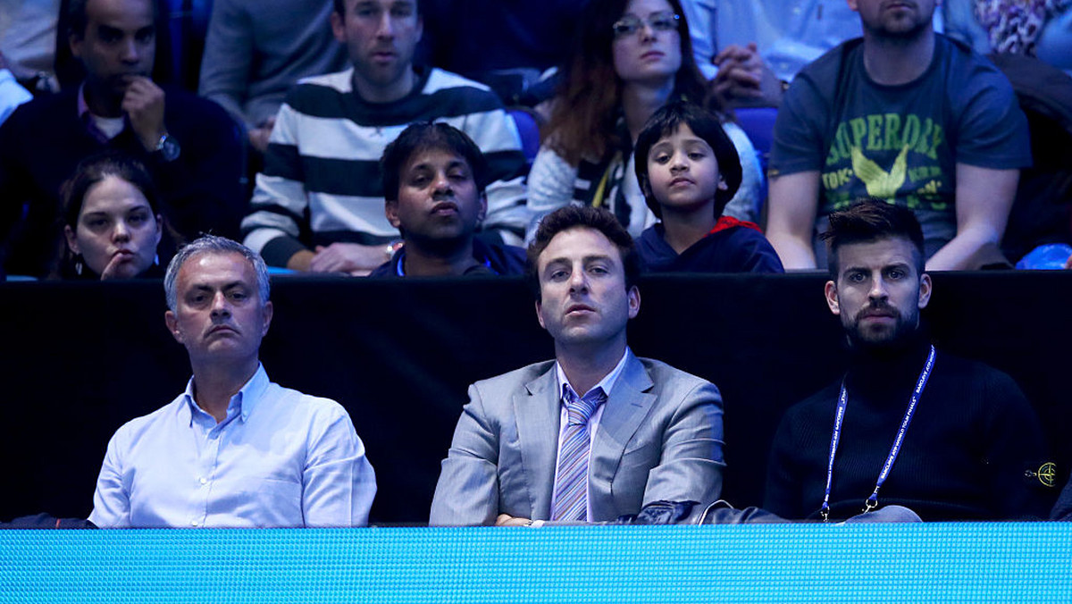 Jose Mourinho to znany fan tenisa i często można zobaczyć go na różnych turniejach. Ostatnio pojawił się na spotkaniu Novaka Djokovicia z Dominikiem Thiemem rozgrywanym w Londynie. Miał znakomite miejsca, ale nie był do końca zadowolony, bo tuż obok siedział Gerard Pique.
