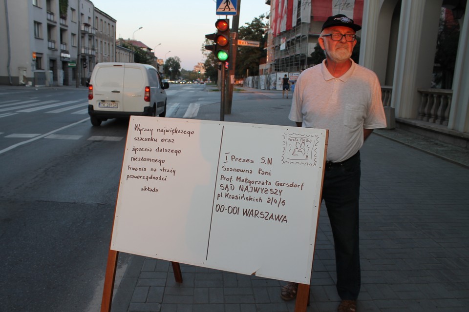 Kolejny protest przed kieleckim sądem. "Tę nową komunę też się uda złamać"