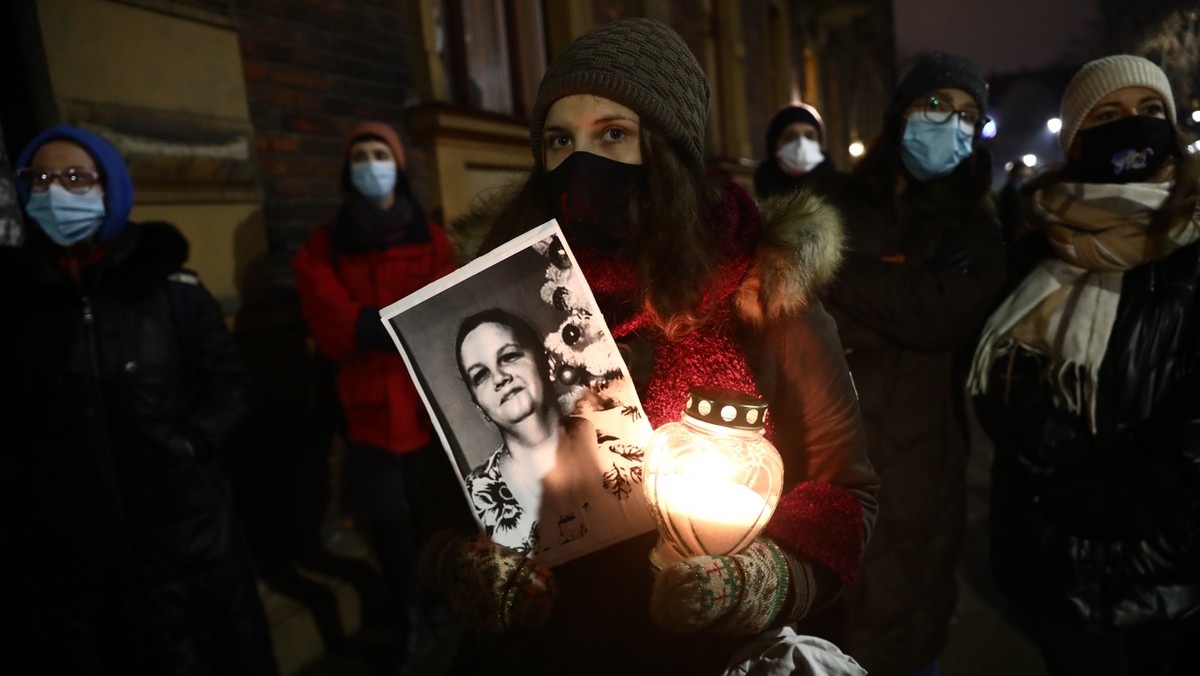 Protest w Krakowie w związku ze śmiercią Agnieszki z Częstochowy. 