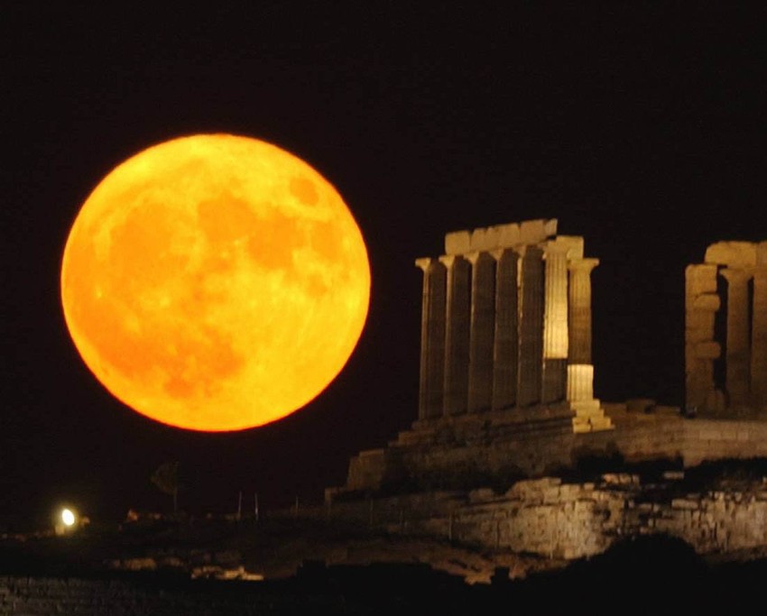 Pun Mesec iznad Partenona (Grčka)