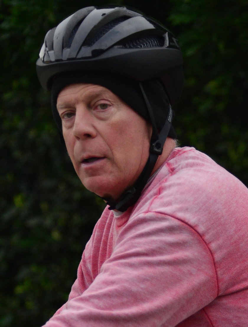 Bruce Willis na rowerze elektrycznym