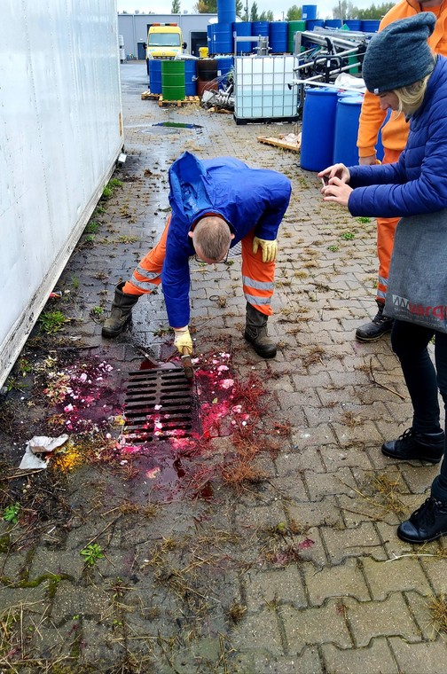 Interwencja pracowników łódzkich wodociągów w firmie Eko-Vit — fot. materiały ZWiK w Łodzi