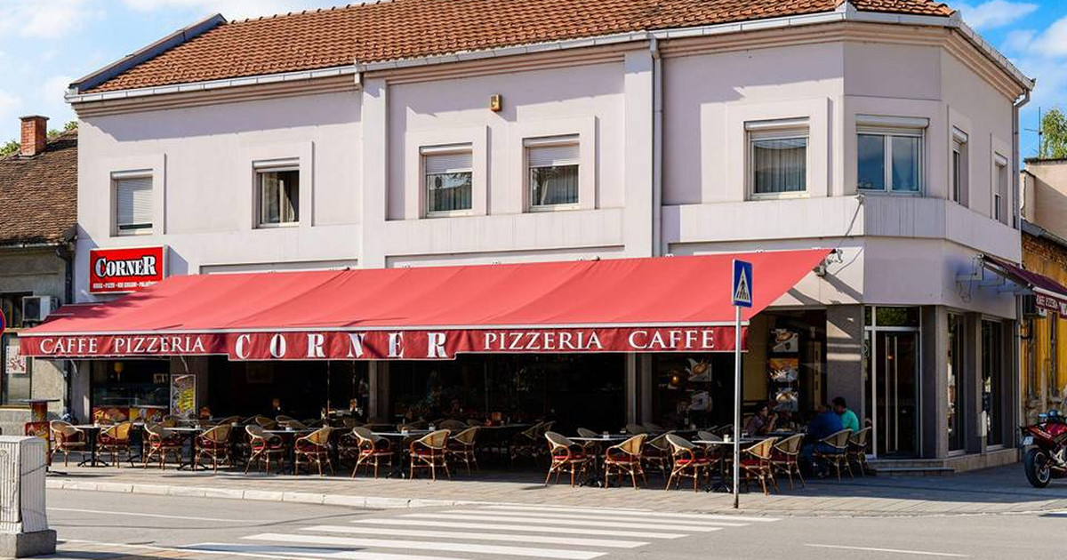 In questo ristorante i polacchi mangiano gratis.  In questo modo il serbo vuole ripagare il suo debito di gratitudine