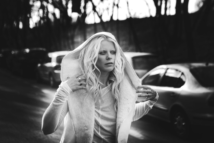 Maria Sadowska powraca do tego, w czym jest zdecydowanie najmocniejsza – do jazzu