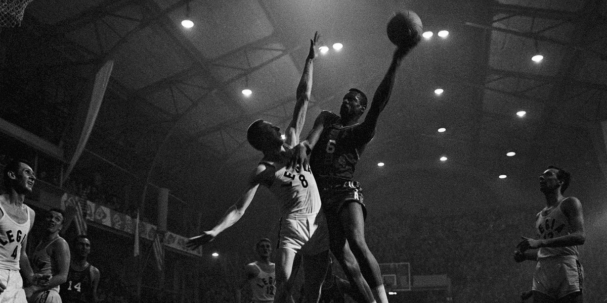 Koszykarze Legii przegrali w 1964 r. z Gwiazdami NBA tylko 20 punktami.