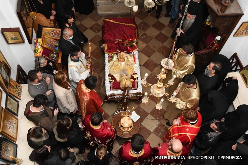 Pomen mitropolitu Amfilohiju na Cetinju