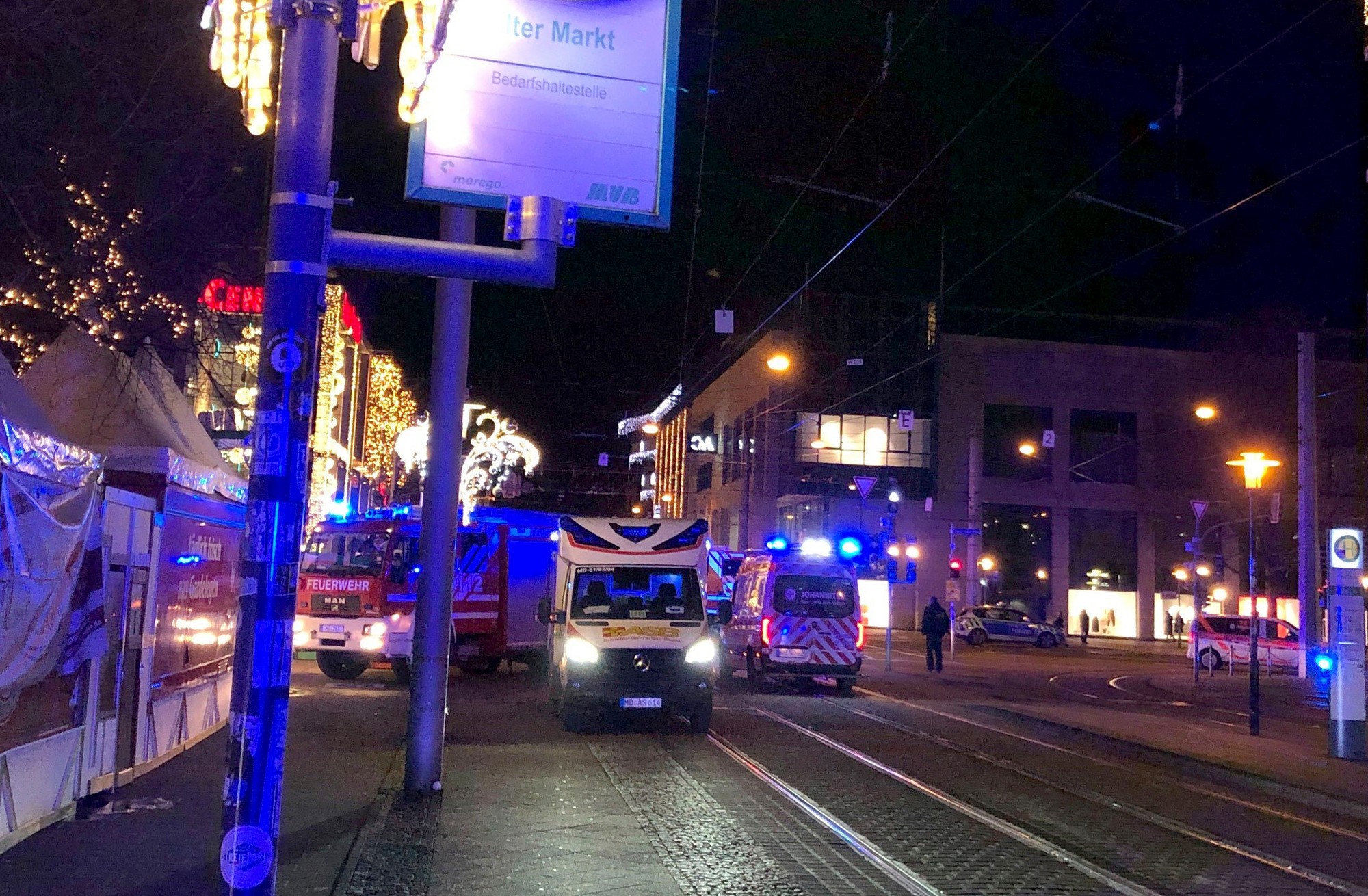 Auto vrazilo do ľudí na vianočných trhoch v Magdeburgu.