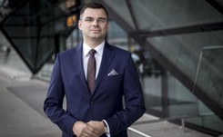 'Dobra zmiana' na lotnisku w Krakowie. Nowym prezesem historyk i były asystent Beaty Szydło