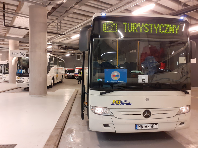 Specjalne autobusy do transportu uchodźców z Ukrainy.