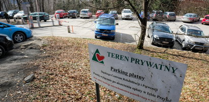 ŚCR w Ustroniu zdziera za parking od pacjentów