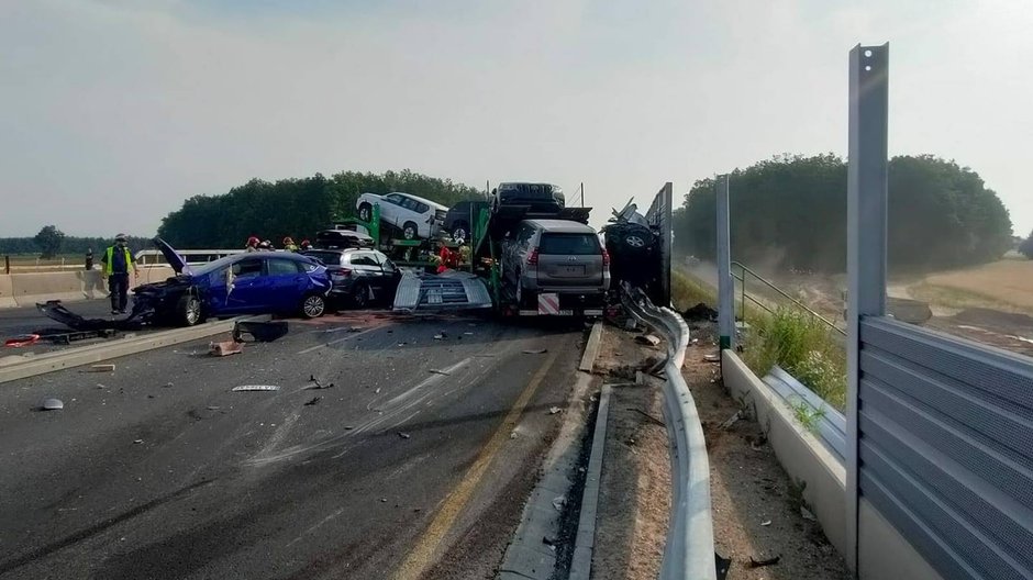 Śmiertelny wypadek na autostradzie A1 (fot. Policja Województwa Łódzkiego)