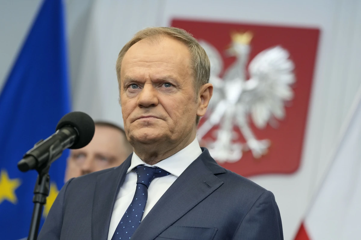 Tusk zapowiada dodatki mieszkaniowe dla służb. choćby 1800 zł miesięcznie