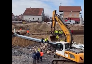 Pao kran na gradilištu u Surčinu