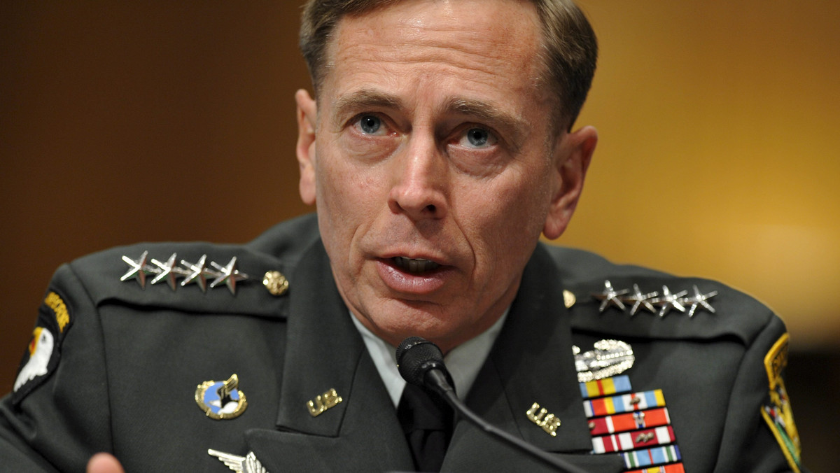 Były dyrektor CIA, emerytowany generał David Petraeus został skazany przez sąd w Charlotte na dwa lata pozbawienia wolności w zawieszeniu i grzywnę w wysokości 100 tys. dolarów w związku z zarzutem o zaniedbania dotyczące informacji poufnych.