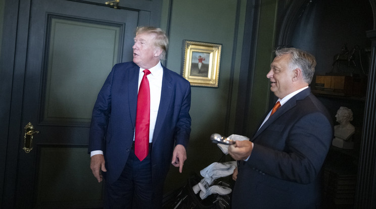 Orbán Viktor miniszterelnök (j) és Donald Trump (b) legutóbbi találkozója a korábbi amerikai elnök New Jersey állambeli bedminsteri birtokán 2022. augusztus 2-án / Fotó: MTI/Miniszterelnöki Sajtóiroda/Benko Vivien Cher