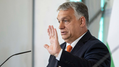 "Nie dajcie się nabrać na obietnice Orbana". Premier Węgier znów kiwa Brukselę