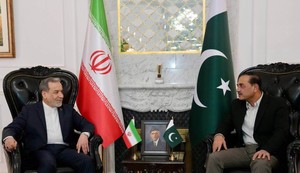 Iranski ministar spoljnih poslova Abas Aragči sa načelnikom pakistanske vojske feldmaršalom Asimom Munirom u Islamabadu