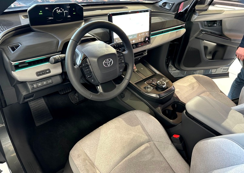 Nowa Toyota C-HR+