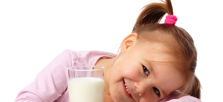 Mleko lepiej nawadnia dzieci niż woda
