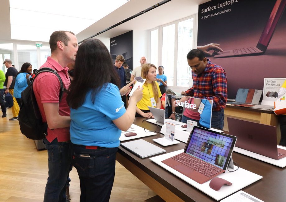 Pracownicy Microsoft Store byli ekspertami od wszystkich spraw związanych ze sprzętem i oprogramowaniem firmy Microsoft.