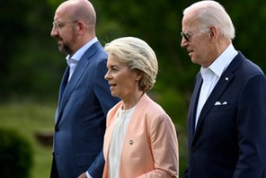 Szef Rady Europejskiej Charles Michel, szefowa Komisji Europejskiej Ursula von der Leyen i prezydent USA Joe Biden na szczycie G7