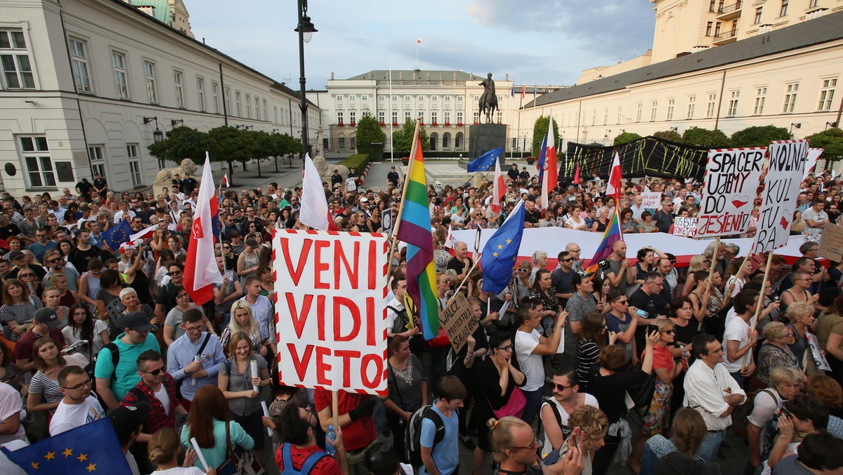 protest przed Pałacem Prezydenckim