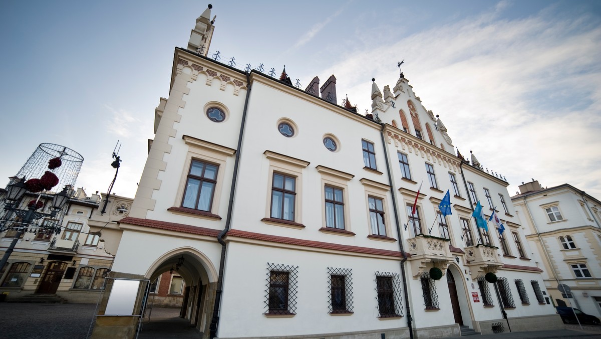 Unikatowe pamiątki przedstawiające początki podkarpackiej energetyki będzie można oglądać w muzeum, które zostanie otwarte w połowie maja w rzeszowskiej siedzibie spółki Polskiej Grupy Energetycznej Obrót.