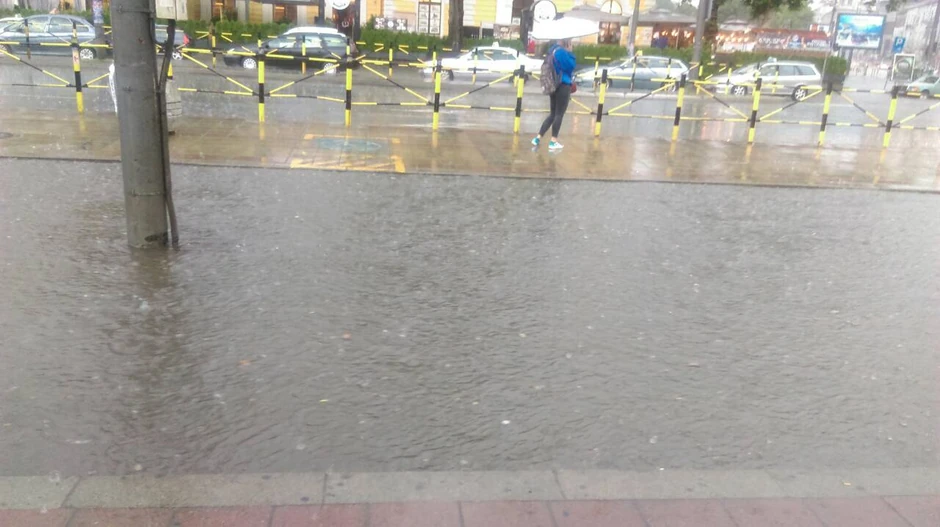 Potopljene šine na Savskom trgu