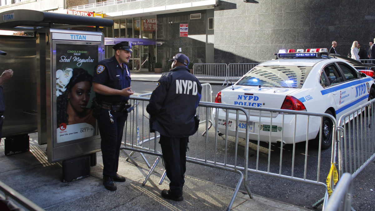 39-letni nowojorski policjant, który w zeszłym roku popełnił samobójstwo, zrobił to prawdopodobnie po tym jak jego szefowa chciała zmusić go do seksu - informuje "Daily Mail".