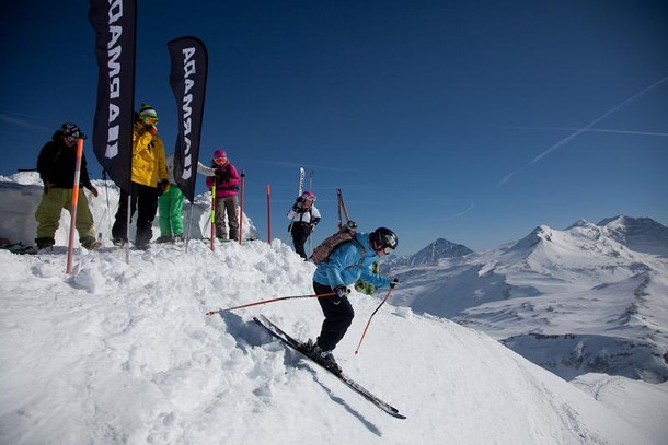 freeride 07 narciarka start góry panorama