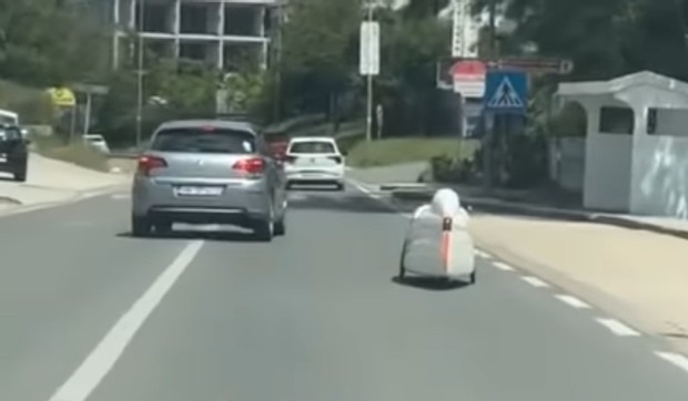 Neobično vozilo u Herceg Novom
