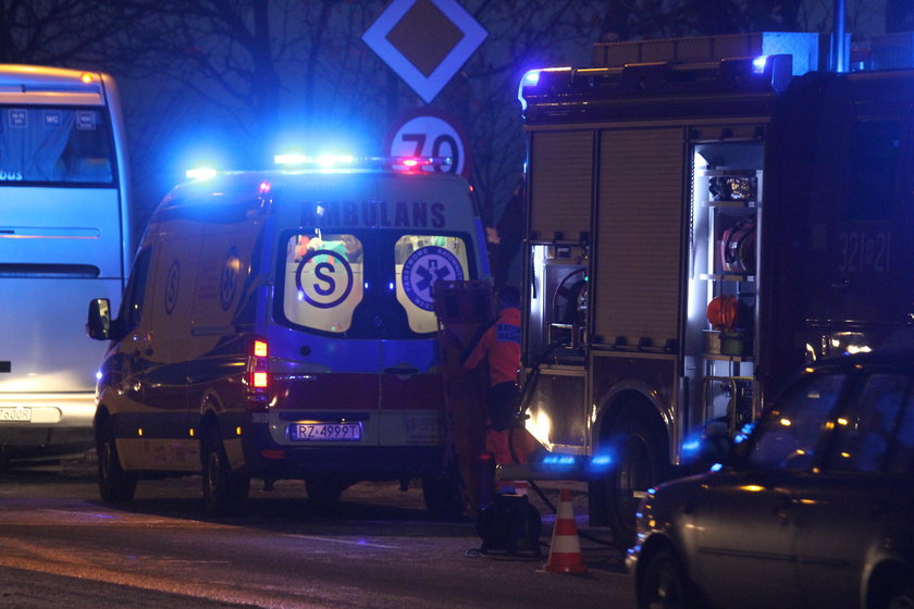 Tragedia na przejeździe kolejowym w Rzeszowie. Dwie osoby nie żyją