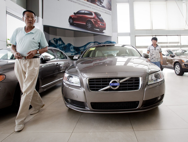 największy producent samochodów w Chinach Geely za 2,5 mld kupił szwedzki koncern Volvo od Dotychczasowego właściciela.